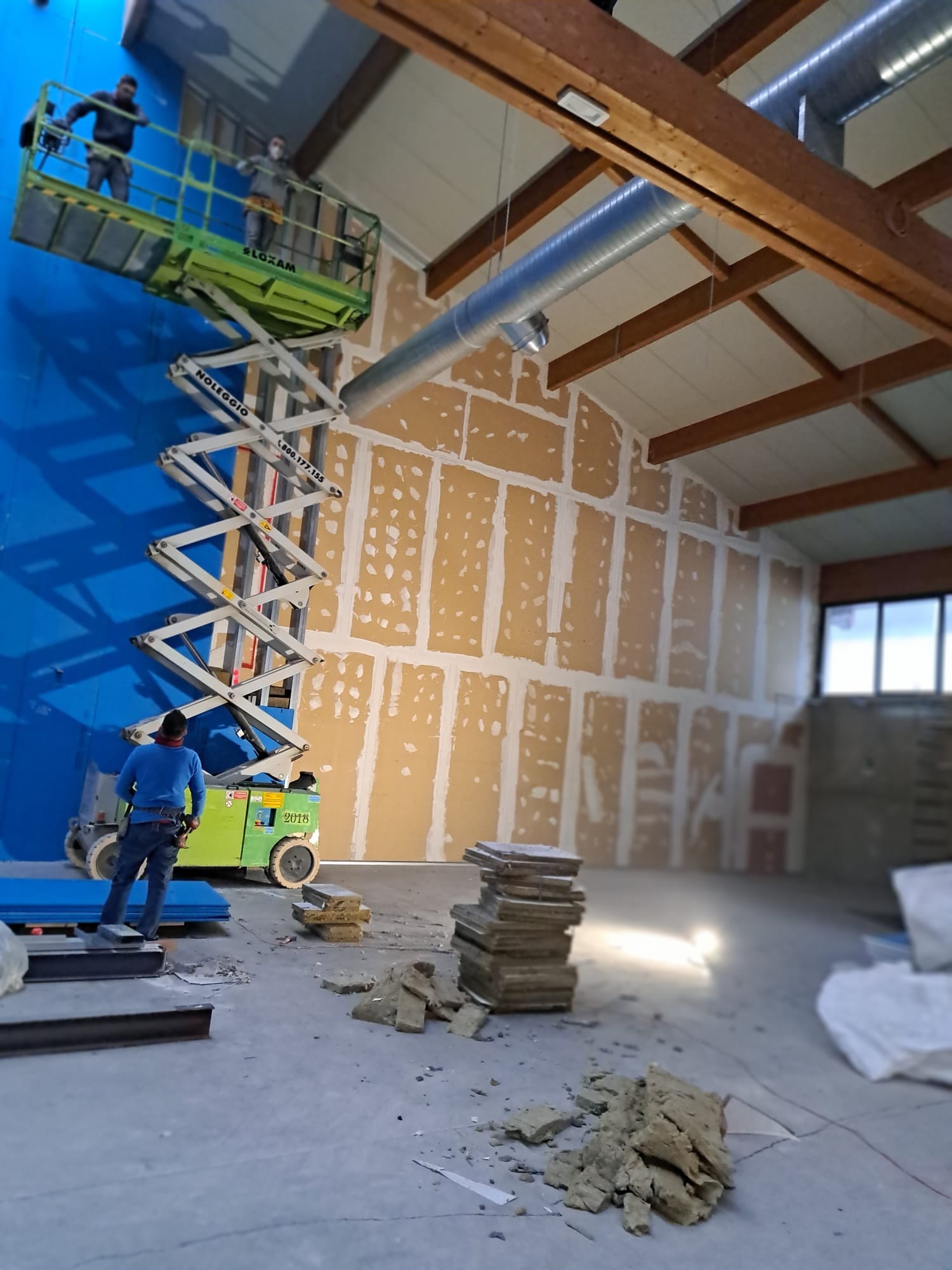 Controsoffitto in cartongesso con velette e cassonetti realizzato da ArtLine