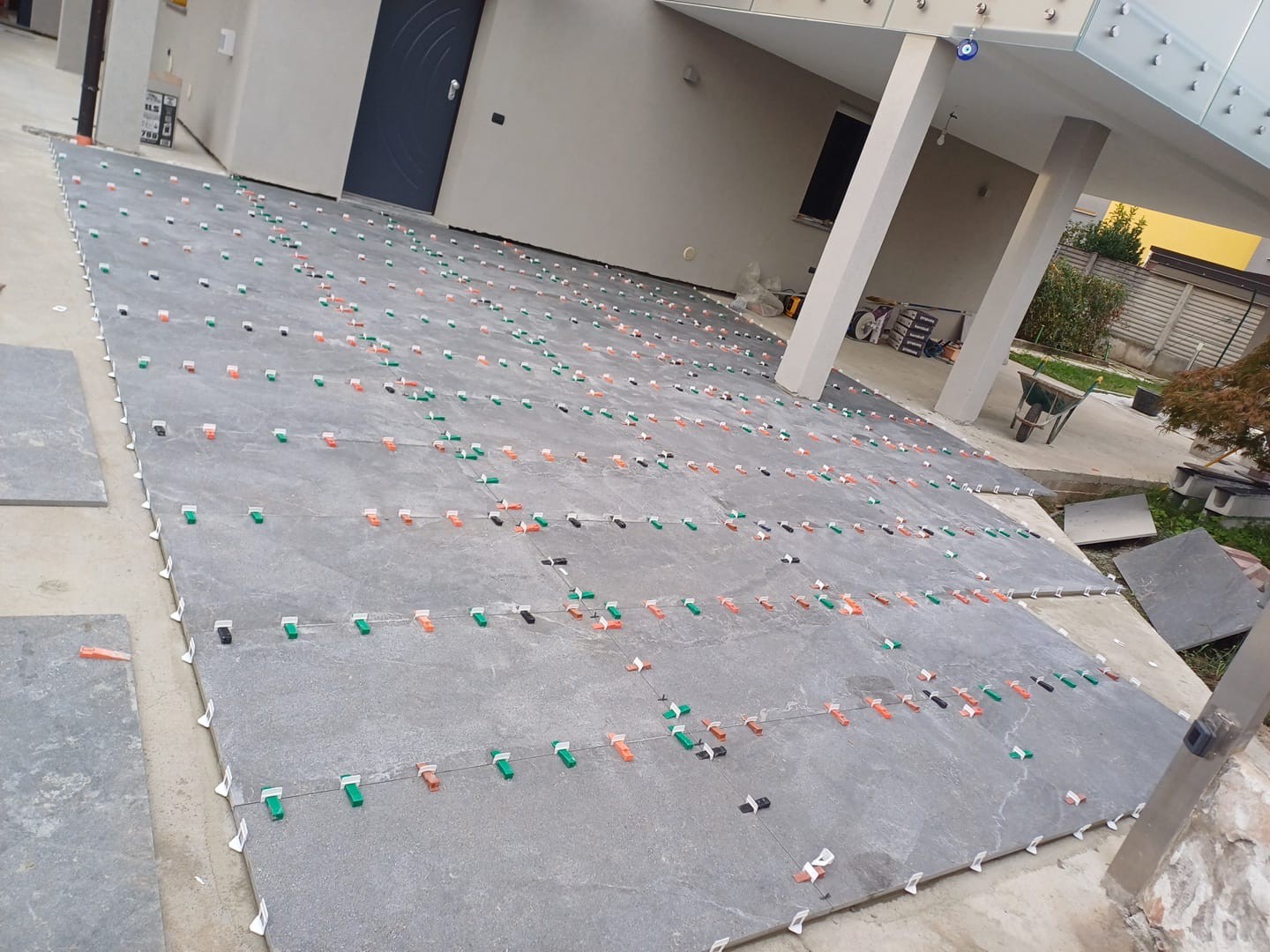 Posa di pavimentazione in piastrelle, parquet, laminato e PVC